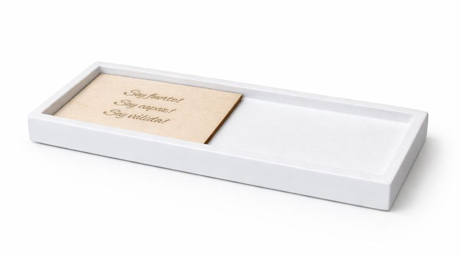 Piezas de madera con frases para Pack Crea rituales con intención y acompaña tus velas con mensajes que transforman tu energía.