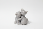 vela gatitos abrazados